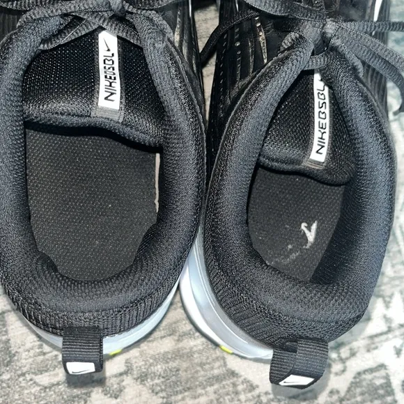 Nike men’s Black and White baseball cleats size 13