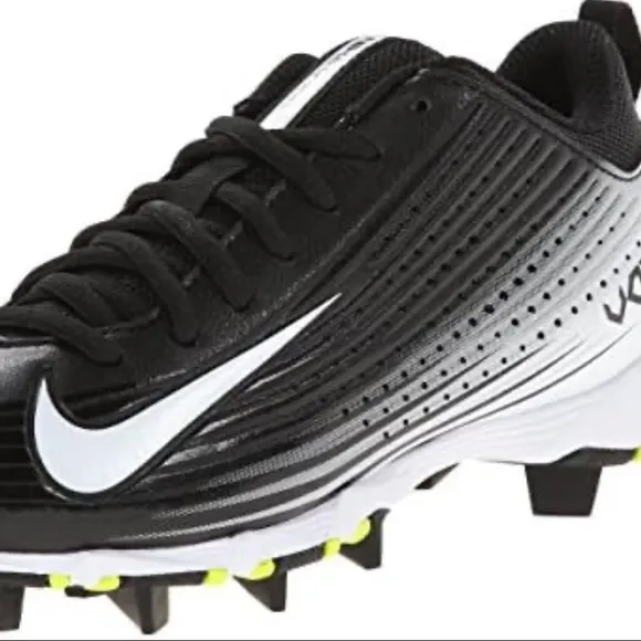 Nike men’s Black and White baseball cleats size 13