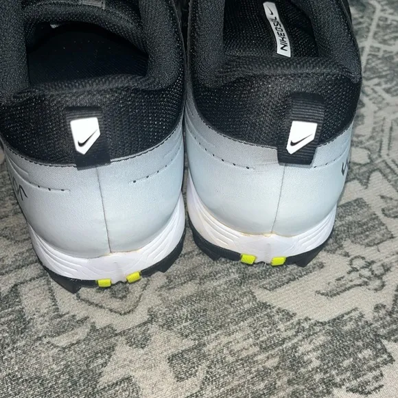 Nike men’s Black and White baseball cleats size 13