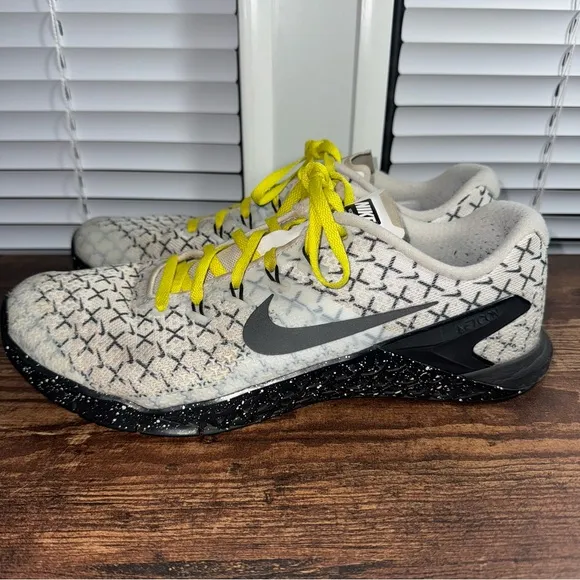 Nike Metcon CrossFit White Black Yellow Shoes Men's Trainer Size 8.5 A02806-107