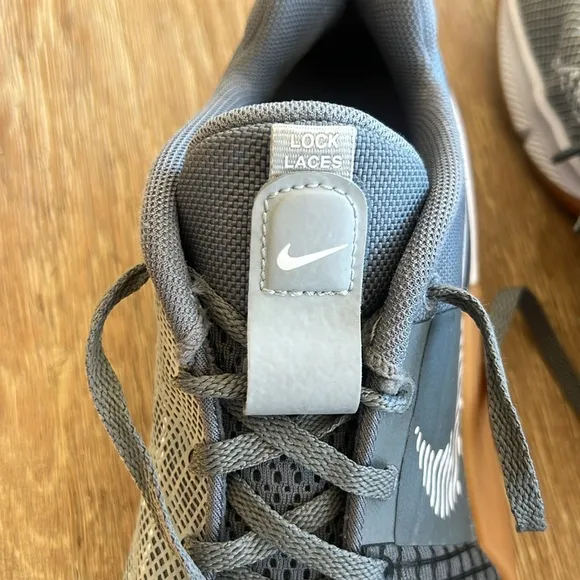 NIKE METCON MENS 7/WOMENS 8.5 CROSSFIT TRAINING SHOES SMOKE GREY/WHITE