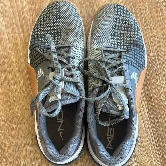 NIKE METCON MENS 7/WOMENS 8.5 CROSSFIT TRAINING SHOES SMOKE GREY/WHITE