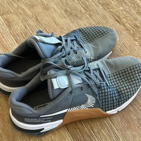 NIKE METCON MENS 7/WOMENS 8.5 CROSSFIT TRAINING SHOES SMOKE GREY/WHITE