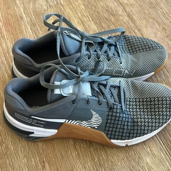 NIKE METCON MENS 7/WOMENS 8.5 CROSSFIT TRAINING SHOES SMOKE GREY/WHITE