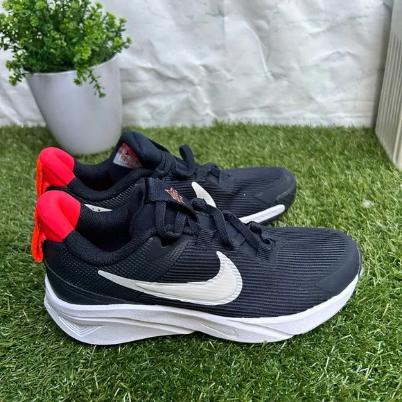 Nike PerformanceSTAR RUNNER 4 UNISEX - 13.5C Black/Anthracite/White/NEW