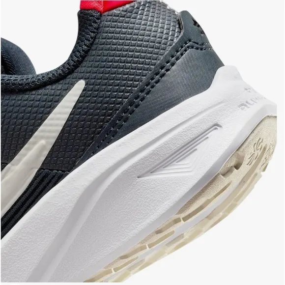 Nike PerformanceSTAR RUNNER 4 UNISEX - 13.5C Black/Anthracite/White/NEW