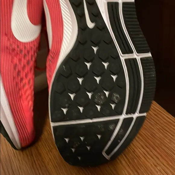 Nike Pink and White Zoom Running Athletic Shoes with Sleek Design