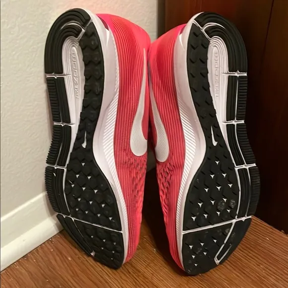 Nike Pink and White Zoom Running Athletic Shoes with Sleek Design