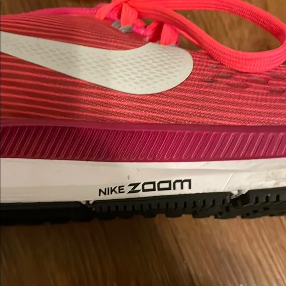 Nike Pink and White Zoom Running Athletic Shoes with Sleek Design
