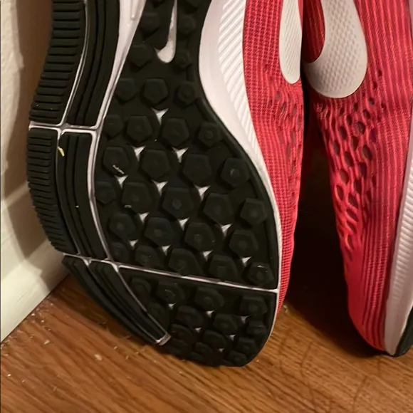Nike Pink and White Zoom Running Athletic Shoes with Sleek Design