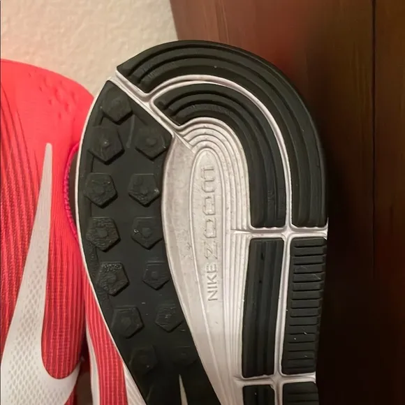 Nike Pink and White Zoom Running Athletic Shoes with Sleek Design