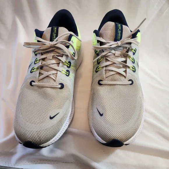NIKE QUEST 4 ATHLETIC SHOES SIZE 11.5 MENS PHOTON DUST VOLT GLOW RUNNING SNEAKER
