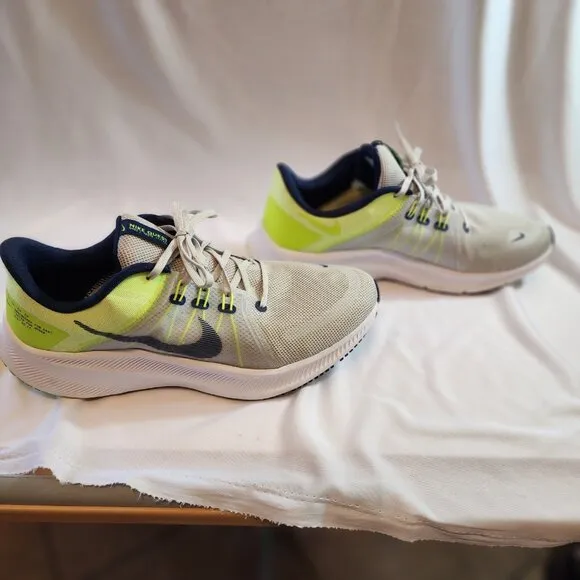 NIKE QUEST 4 ATHLETIC SHOES SIZE 11.5 MENS PHOTON DUST VOLT GLOW RUNNING SNEAKER