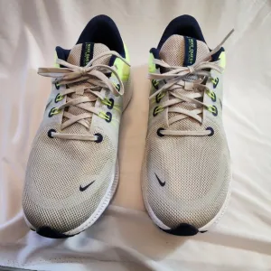 NIKE QUEST 4 ATHLETIC SHOES SIZE 11.5 MENS PHOTON DUST VOLT GLOW RUNNING SNEAKER