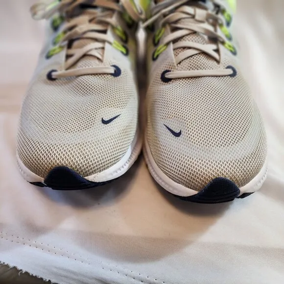 NIKE QUEST 4 ATHLETIC SHOES SIZE 11.5 MENS PHOTON DUST VOLT GLOW RUNNING SNEAKER