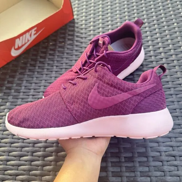 Nike Roshe One Mulberry Women's Athletic Shoes 511882-556 Size 8