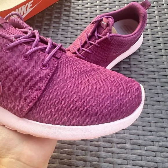 Nike Roshe One Mulberry Women's Athletic Shoes 511882-556 Size 8