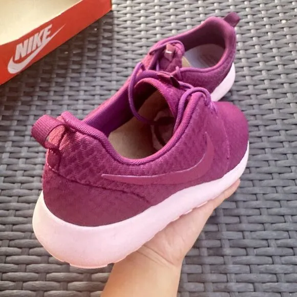 Nike Roshe One Mulberry Women's Athletic Shoes 511882-556 Size 8