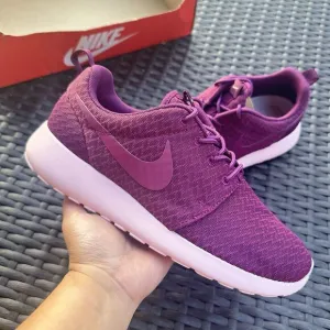Nike Roshe One Mulberry Women's Athletic Shoes 511882-556 Size 8