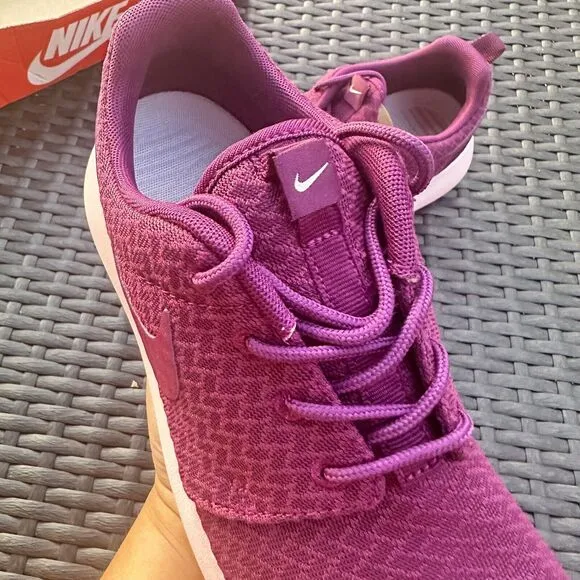 Nike Roshe One Mulberry Women's Athletic Shoes 511882-556 Size 8