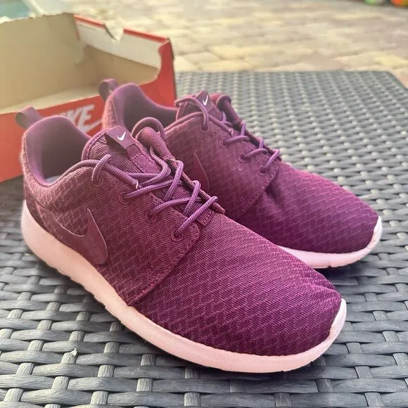 Nike Roshe One Mulberry Women's Athletic Shoes 511882-556 Size 8