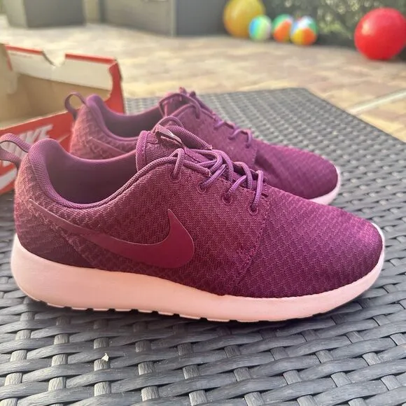 Nike Roshe One Mulberry Women's Athletic Shoes 511882-556 Size 8