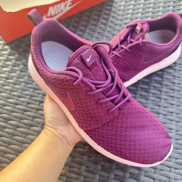 Nike Roshe One Mulberry Women's Athletic Shoes 511882-556 Size 8