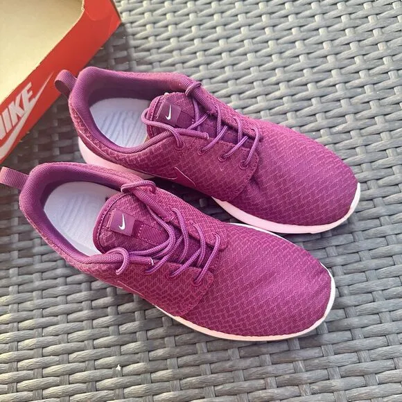 Nike Roshe One Mulberry Women's Athletic Shoes 511882-556 Size 8