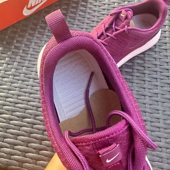 Nike Roshe One Mulberry Women's Athletic Shoes 511882-556 Size 8