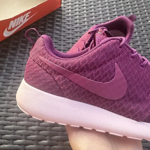 Nike Roshe One Mulberry Women's Athletic Shoes 511882-556 Size 8