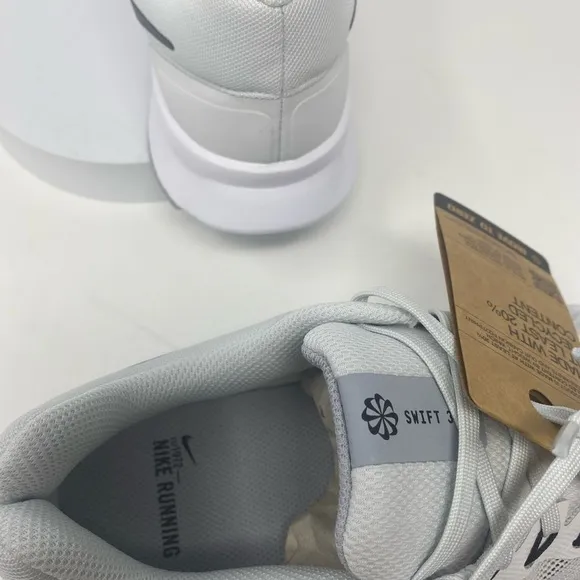 Nike run swift 3 Men's in White and Black
