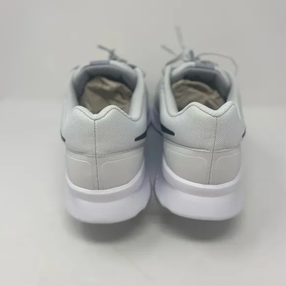 Nike run swift 3 Men's in White and Black