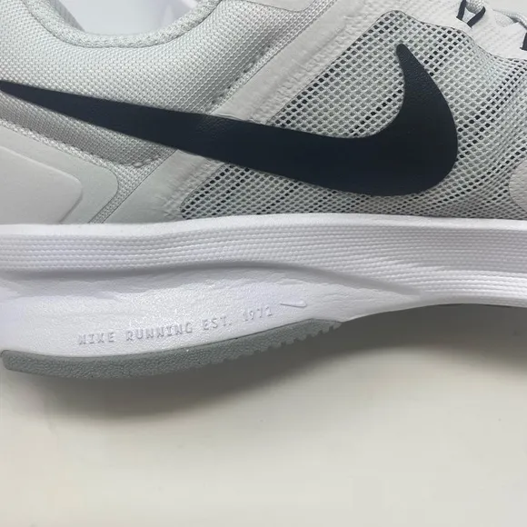 Nike run swift 3 Men's in White and Black