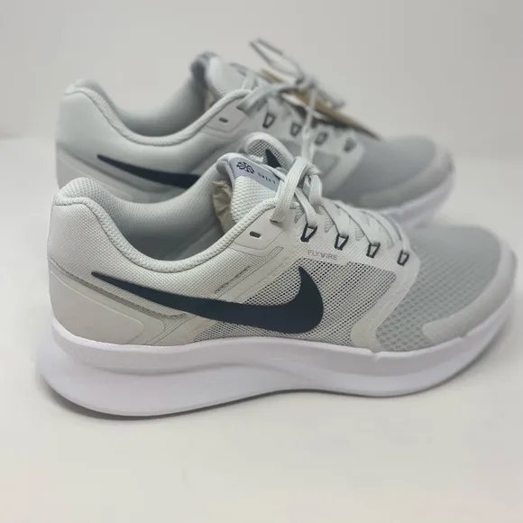 Nike run swift 3 Men's in White and Black