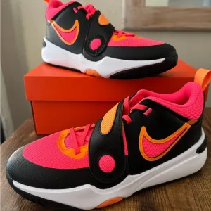 Nike Team Hustle D 11 Big Kids' Basketball Shoes - Size 7Y
