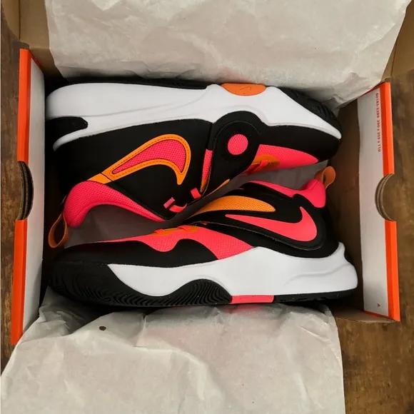 Nike Team Hustle D 11 Big Kids' Basketball Shoes - Size 7Y