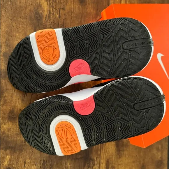 Nike Team Hustle D 11 Big Kids' Basketball Shoes - Size 7Y