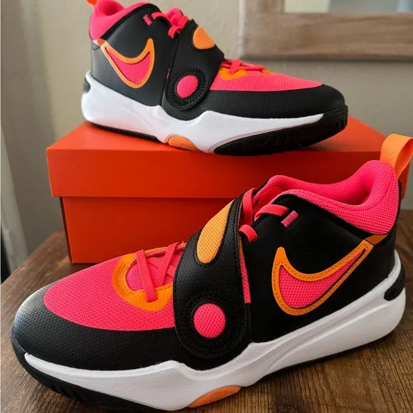 Nike Team Hustle D 11 Big Kids' Basketball Shoes - Size 7Y