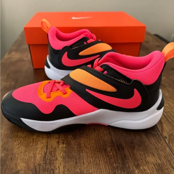 Nike Team Hustle D 11 Big Kids' Basketball Shoes - Size 7Y
