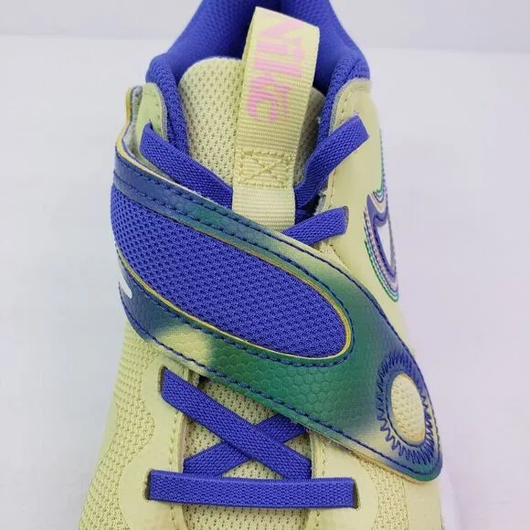 Nike Team Hustle D11 SE Boys Sz 4Y Womens Sz 5.5 Luminous Green Basketball Shoes