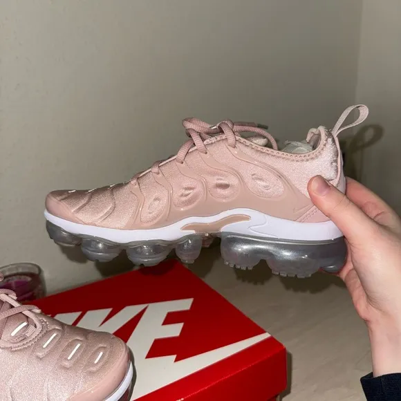 Nike Women's Air VaporMax Plus Shoes!!😍🩷 Size 6