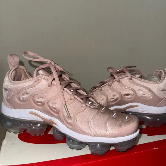 Nike Women's Air VaporMax Plus Shoes!!😍🩷 Size 6