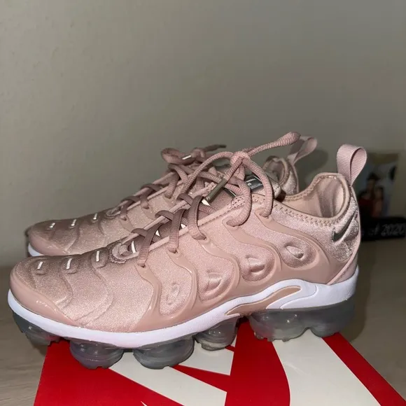 Nike Women's Air VaporMax Plus Shoes!!😍🩷 Size 6