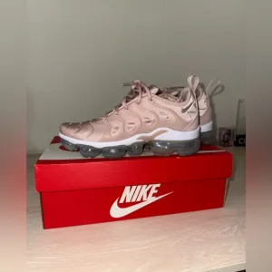 Nike Women's Air VaporMax Plus Shoes!!😍🩷 Size 6