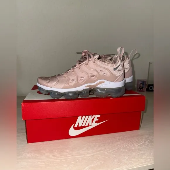 Nike Women's Air VaporMax Plus Shoes!!😍🩷 Size 6