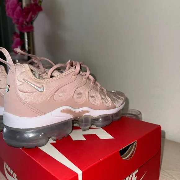 Nike Women's Air VaporMax Plus Shoes!!😍🩷 Size 6