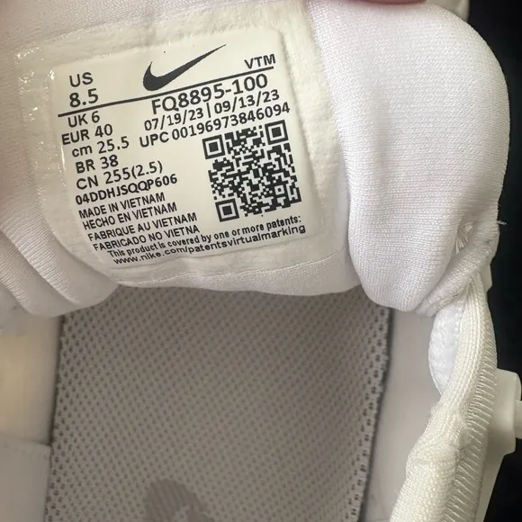 Nike Women's Air VaporMax Plus Shoes white 8.5