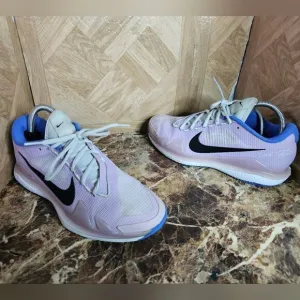 Nike women's Air Zoom Vapor pro hc tennis shoes size 8.5.     289