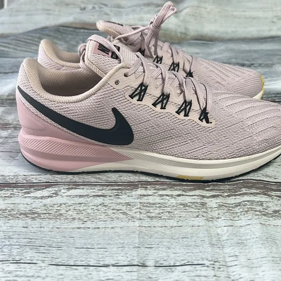 Nike Women's Zoom Structure 22 Platinum Violet/ Black Running Shoes Sz 8
