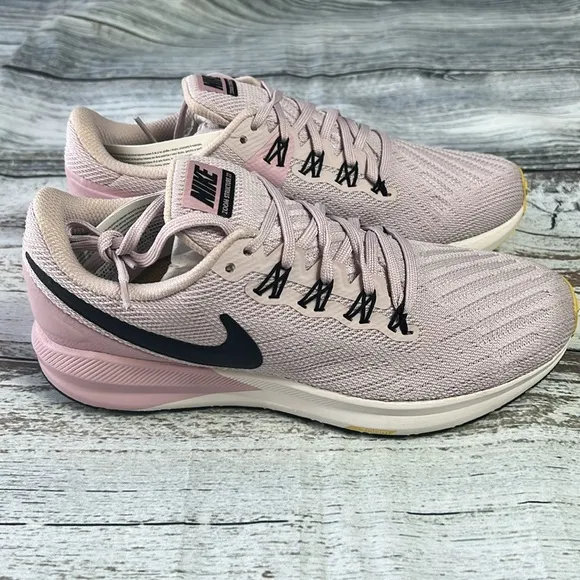 Nike Women's Zoom Structure 22 Platinum Violet/ Black Running Shoes Sz 8
